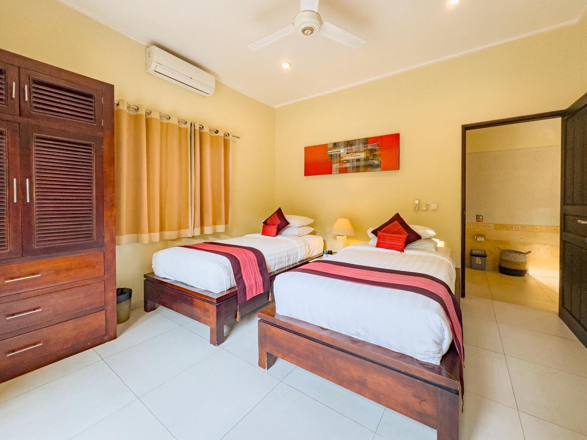 Villa Bugis Abimanyu Seminyak Phòng bức ảnh