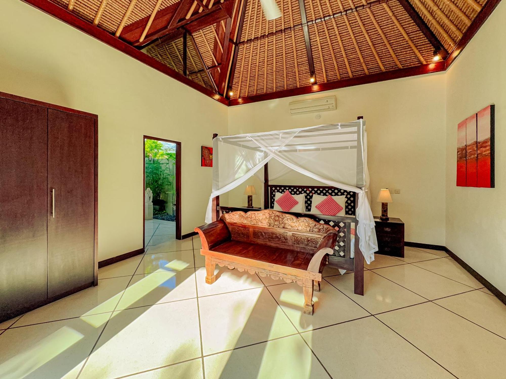Villa Bugis Abimanyu Seminyak Phòng bức ảnh