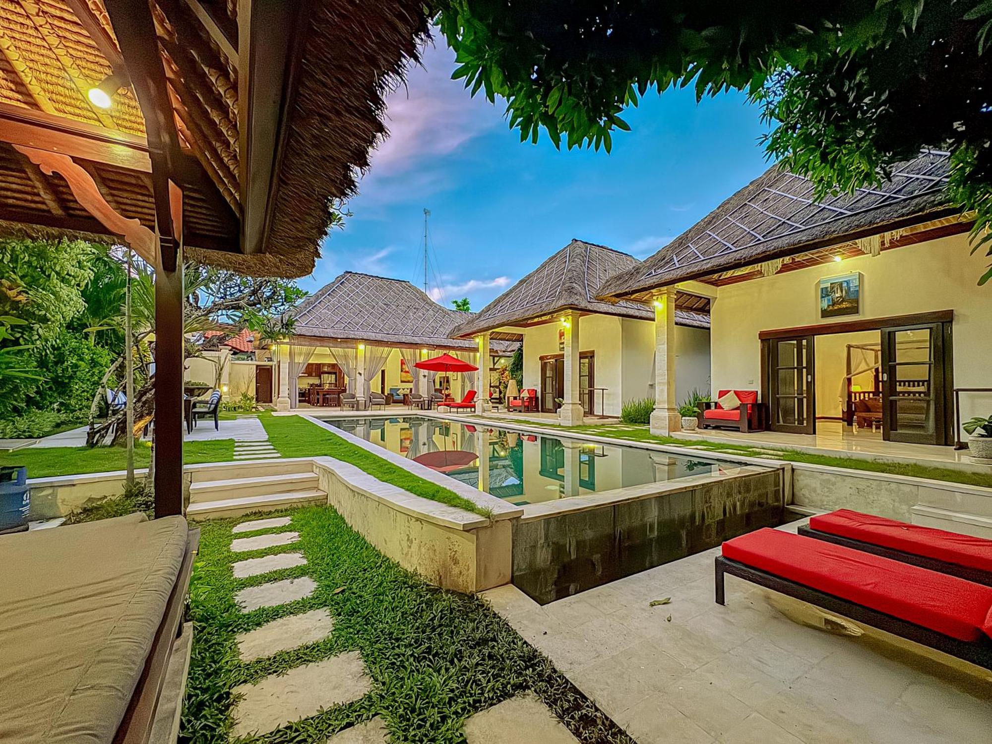 Villa Bugis Abimanyu Seminyak Phòng bức ảnh